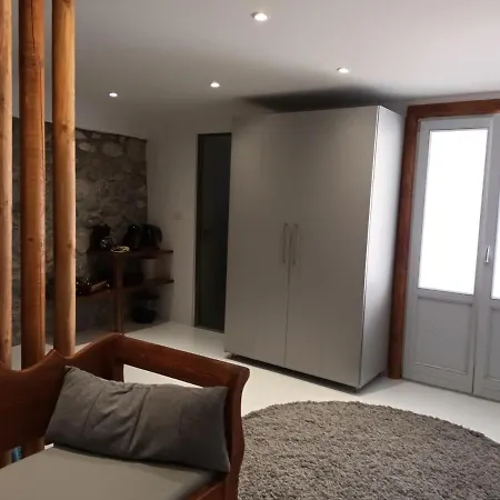 Woodstone & Santorini Apartmán Pýrgos